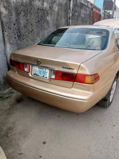 A picture of 2001 Nigerian used Toyota Camry Drop Light