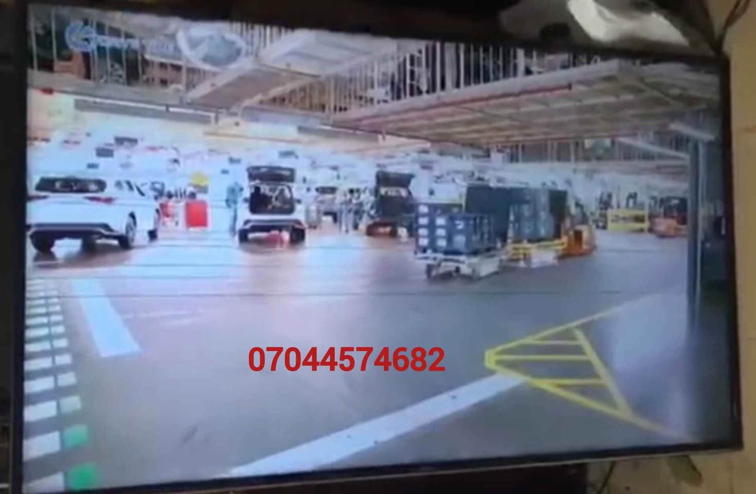 A picture of 60 Inches Hitachi Smart TV Tiny Lines On The Screen
