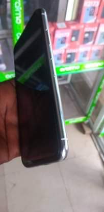 A picture of IPhone x 256gb