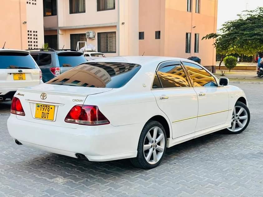 A picture of Toyota crown