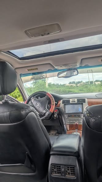 A picture of Lexus ES330