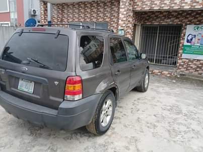 A picture of 2006 ford