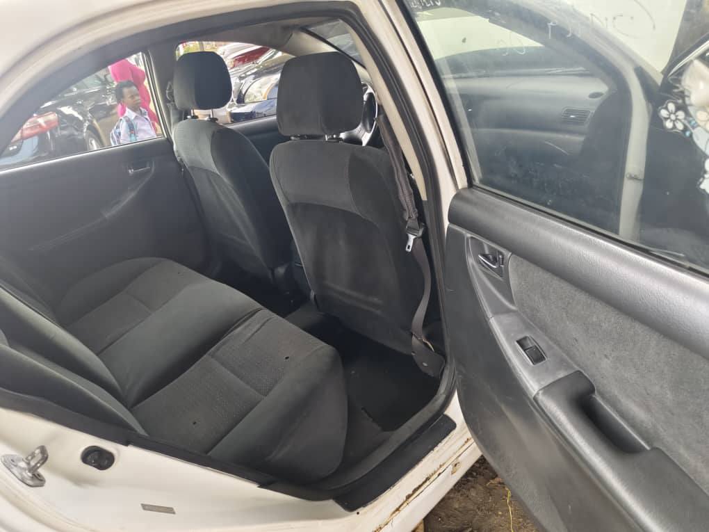 A picture of 2004 Toyota corolla