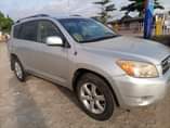 A picture of Used 09 Toyota rav4 at ikotun lagos state call 08033363847