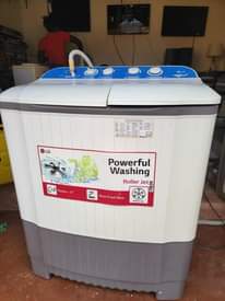 A picture of LG twin tab washing machine 8kgs working perfectly for sell