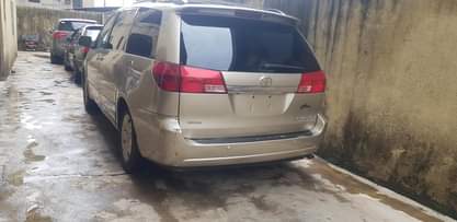 A picture of Toyota sienna 2005 xle