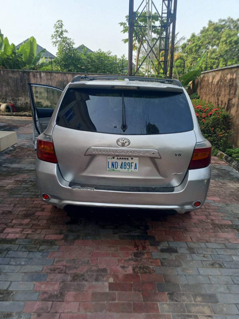 A picture of Toyota Highlander limited 2009 3 seat row