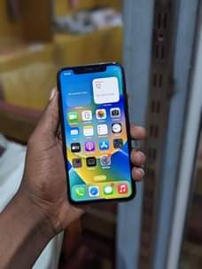 A picture of Iphone x