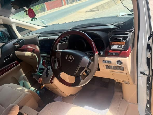 A picture of 2009 Toyota Alphard