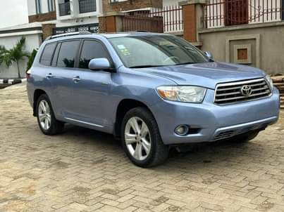 A picture of Toyota Highlander 2008 2009 Model