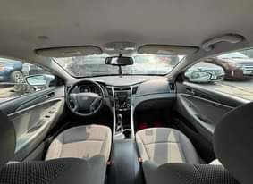A picture of 2012 model Hyundai sonata Full option clean title Distress sales
