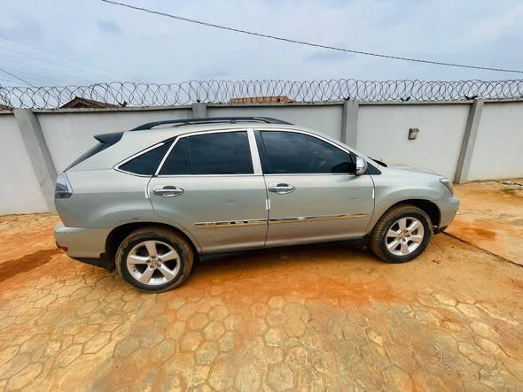 A picture of Lexus Rx330 2005 Clean Register