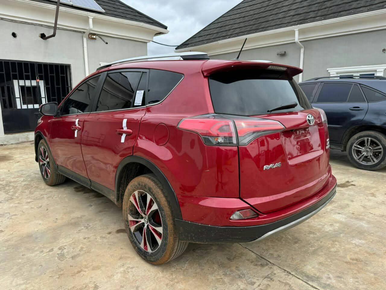 A picture of 2016 Toyota rav4