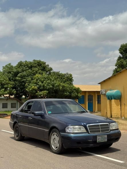 A picture of Mercedes 280
