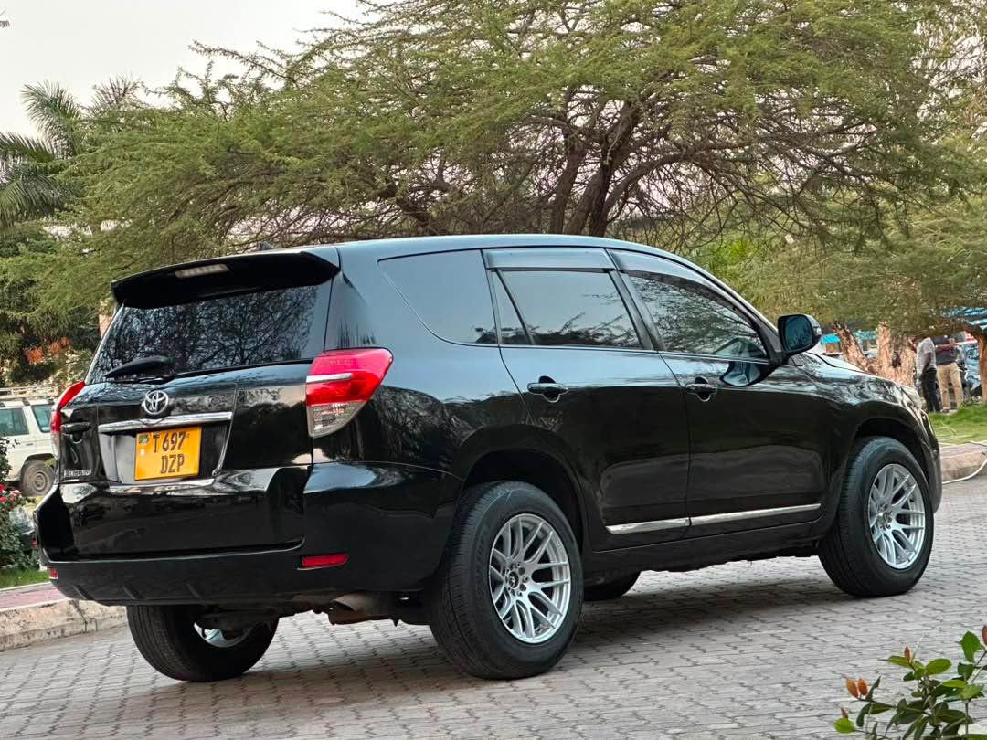 A picture of Price Bei 24 500 000 TOYOTA VANGUARD ON SALE Color