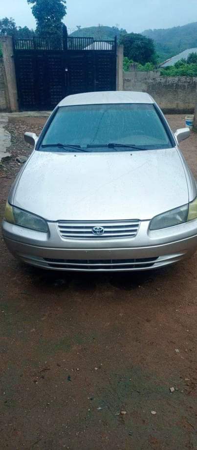 A picture of 1999 Toyota Camry 9 888