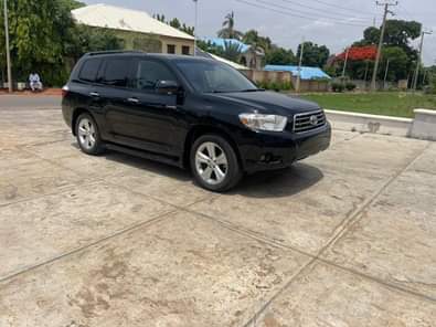 A picture of TOYOTA HIGHLANDER SLIGHTLY USED 2010 MODEL KEYLESS IGNITION WITH ORIGINAL