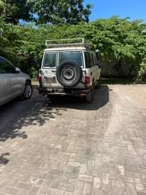 A picture of Rend Cruz lx mwaka 2010 dashboard kubwa million 79 0755222162