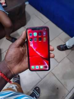 A picture of iPhone xr 64
