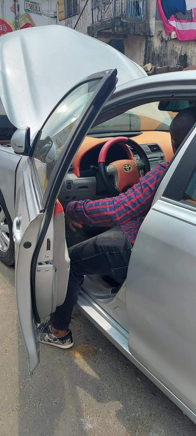 A picture of Toyota camry 2008 high breed