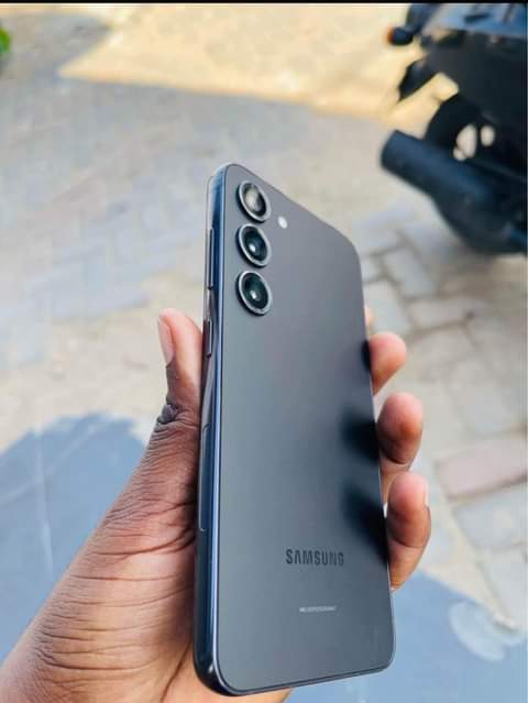 A picture of Samsung s23