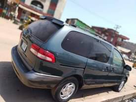 A picture of 2002 Toyota Sienna