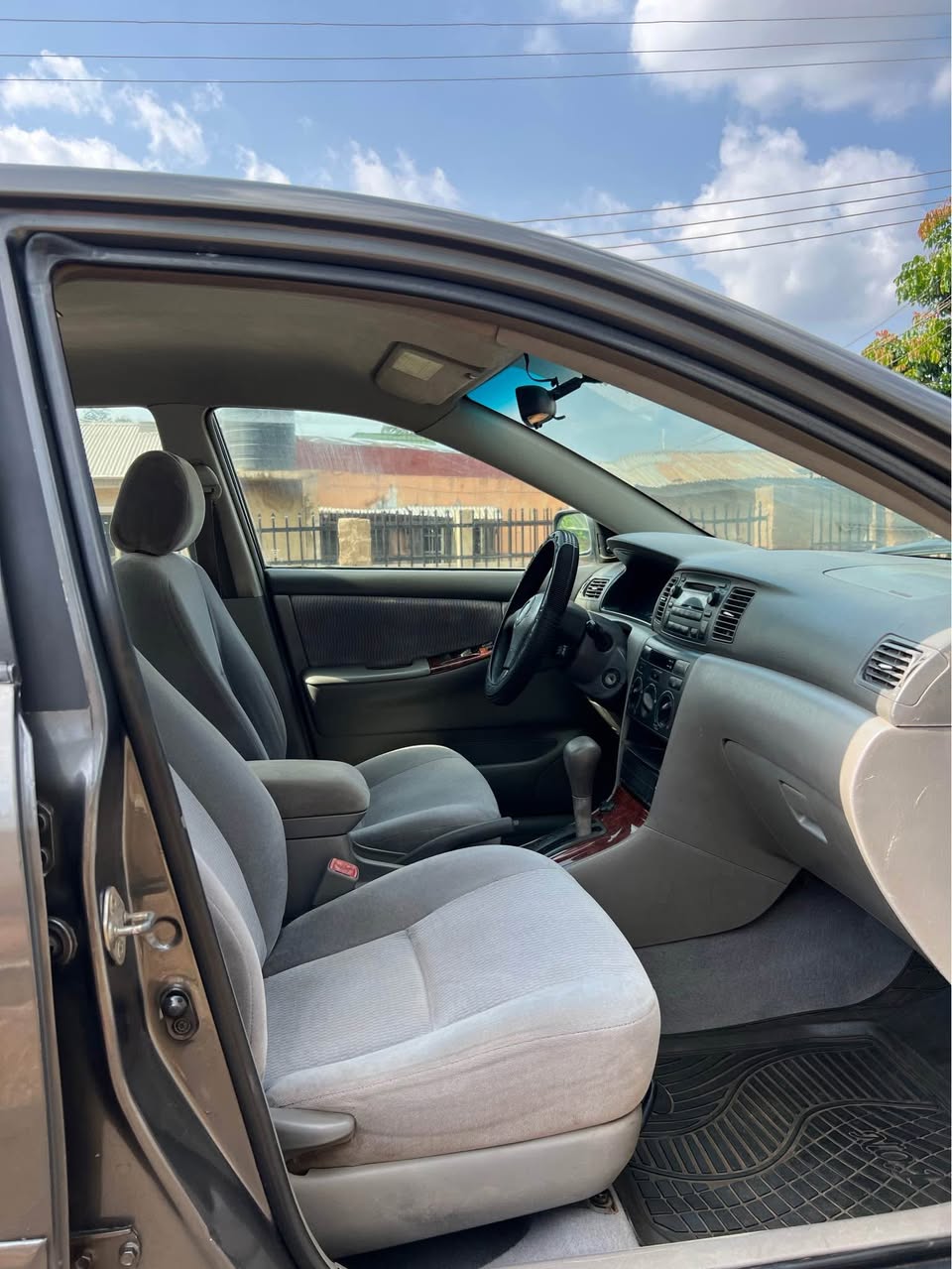 A picture of Toyota Corolla 2005 Extremely Clean