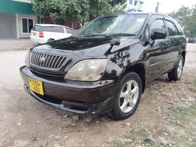 A picture of Toyota HARRIER OLD