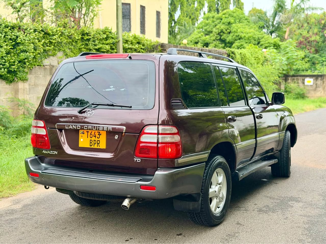 A picture of Land cruiser 100 Series Amazon Europe for Sale 65M
