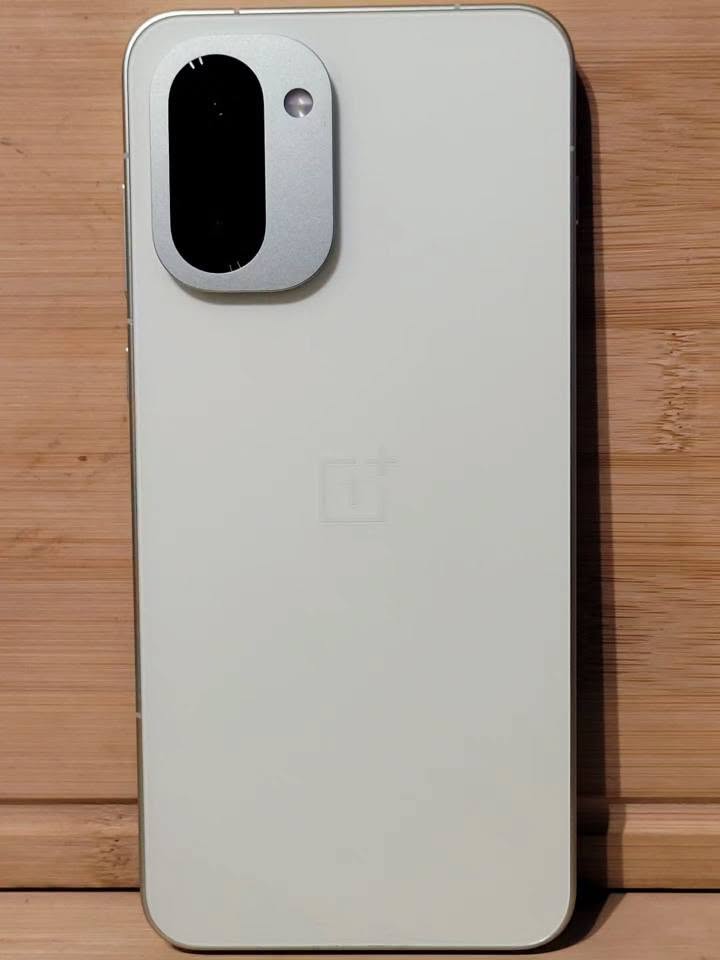 A picture of Oneplus 15R 512gb No exchange
