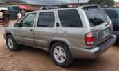 A picture of Nissan Pathfinder 02