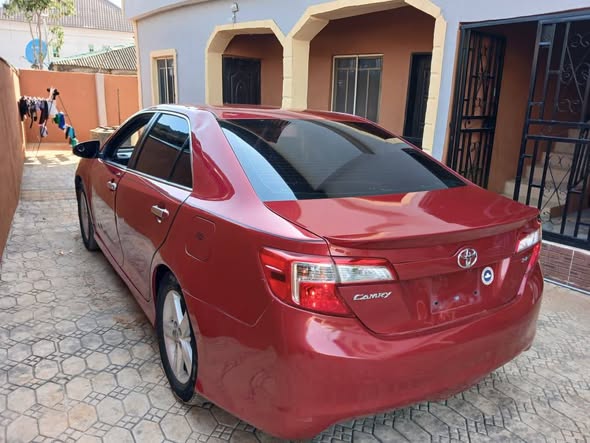 A picture of Toyota camry 2014 SE edition