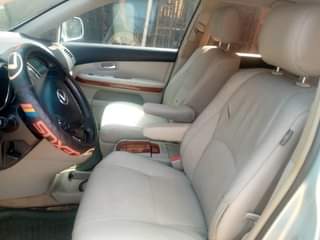 A picture of Lexus RX330