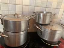 A picture of saucepans good quality in good condition pick from kiwaltule