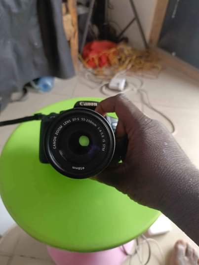 A picture of Canon 700d na Lens 55 200mm Clean Bei ya Kubwaga