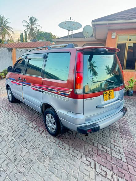 A picture of TOYOTA NOAH SR50