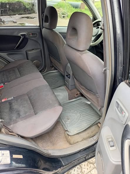 A picture of 2004 TOYOTA RAV4 FOR SALE