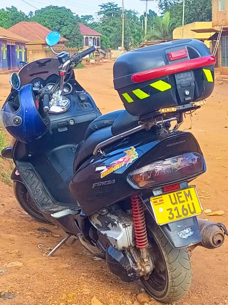 A picture of Honda Fozer 250cc