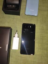 A picture of Samsung s20 full box XAOMI 11ultra full box