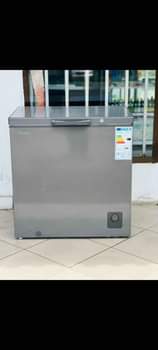 A picture of Freezer Hisense Lita 200 Mpya Sana Laki tano na 80