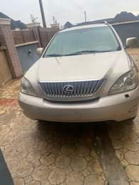 A picture of Lexus Rx330 First body Ac chilling Engine and gear transmission