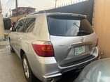 A picture of Toks standard Highlander 2009 full option Thumbstart Nothing to fix