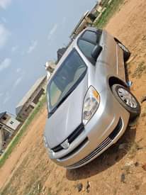 A picture of Toyota Sienna 2004 model