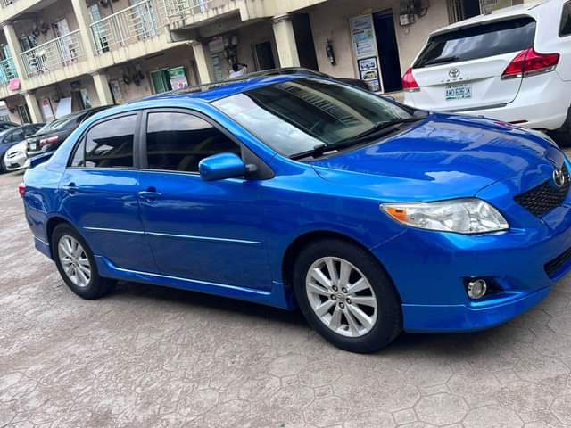 A picture of Toyota Corolla SE 2011