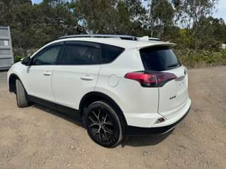 A picture of Toyota Rav4 2015 Auto AWD push Start Pearl White