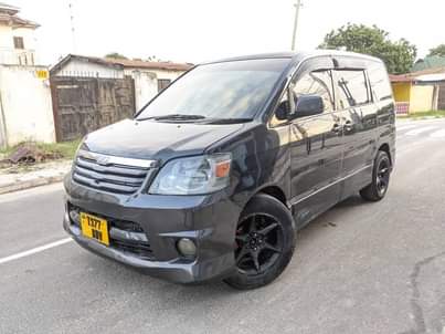A picture of TOYOTA NOAH NEW SHAPE
