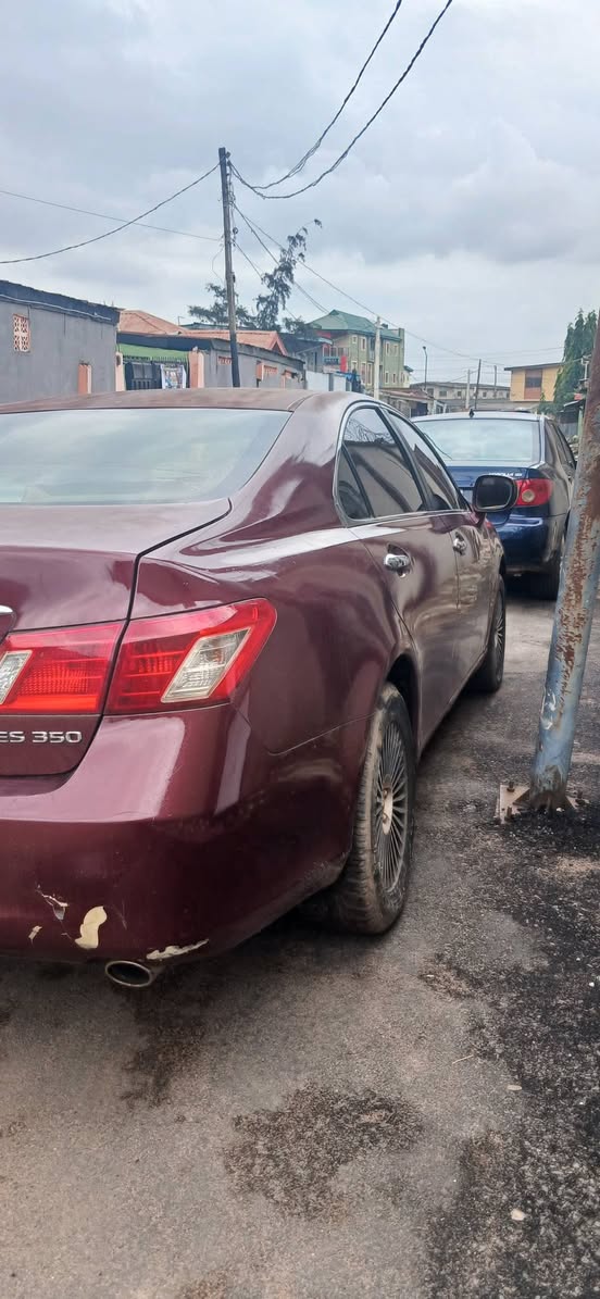 A picture of Well maintained Registered lexus es350 2008 model buy nd drive