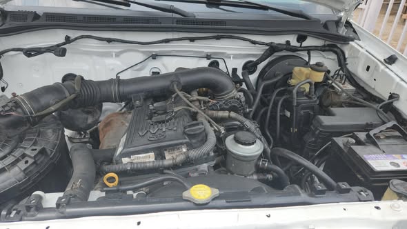 A picture of 2013 Toyota Hilux manual with auxillary elizabeth