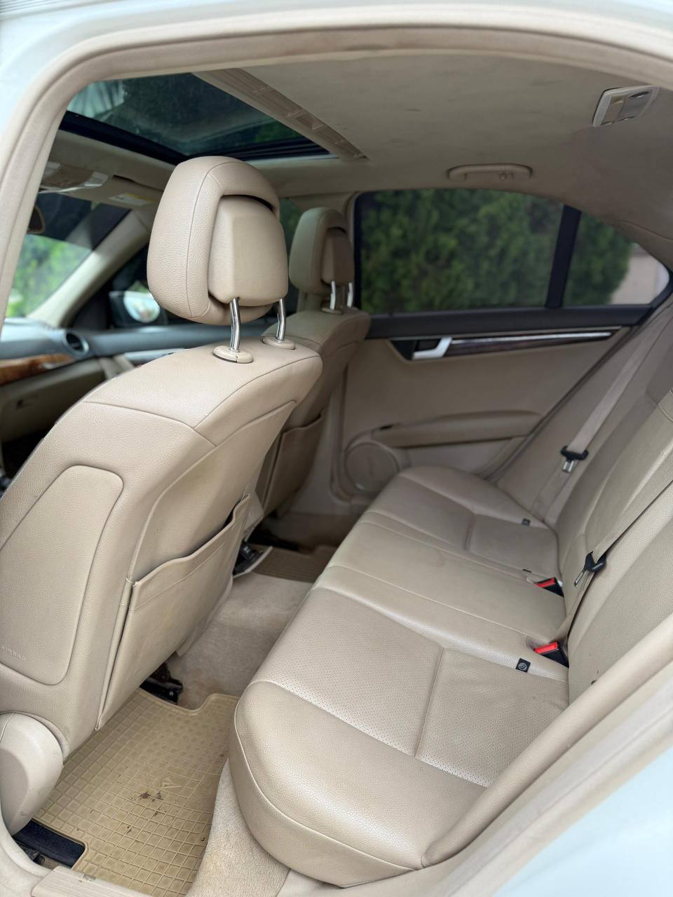 A picture of Distress Mercedes benz C350 2012 on belt Pure first body