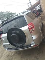 A picture of 2010 RAV4 limited tokumbo thumb start accident free Price 13